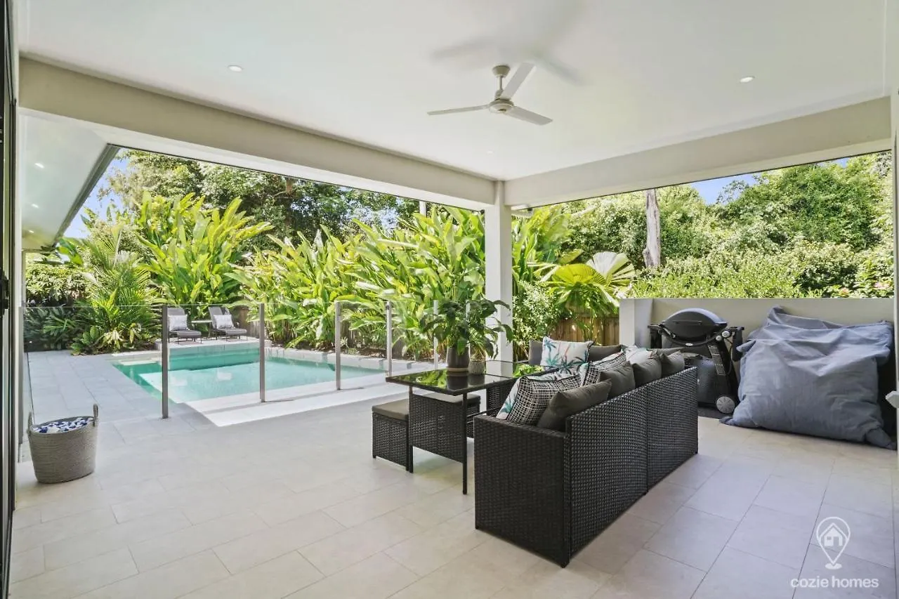 Semesterbostad House Heliconia - Luxury Living In Palm Cove Villa