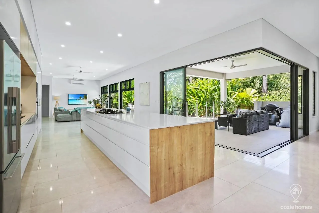 House Heliconia - Luxury Living In Palm Cove Villa