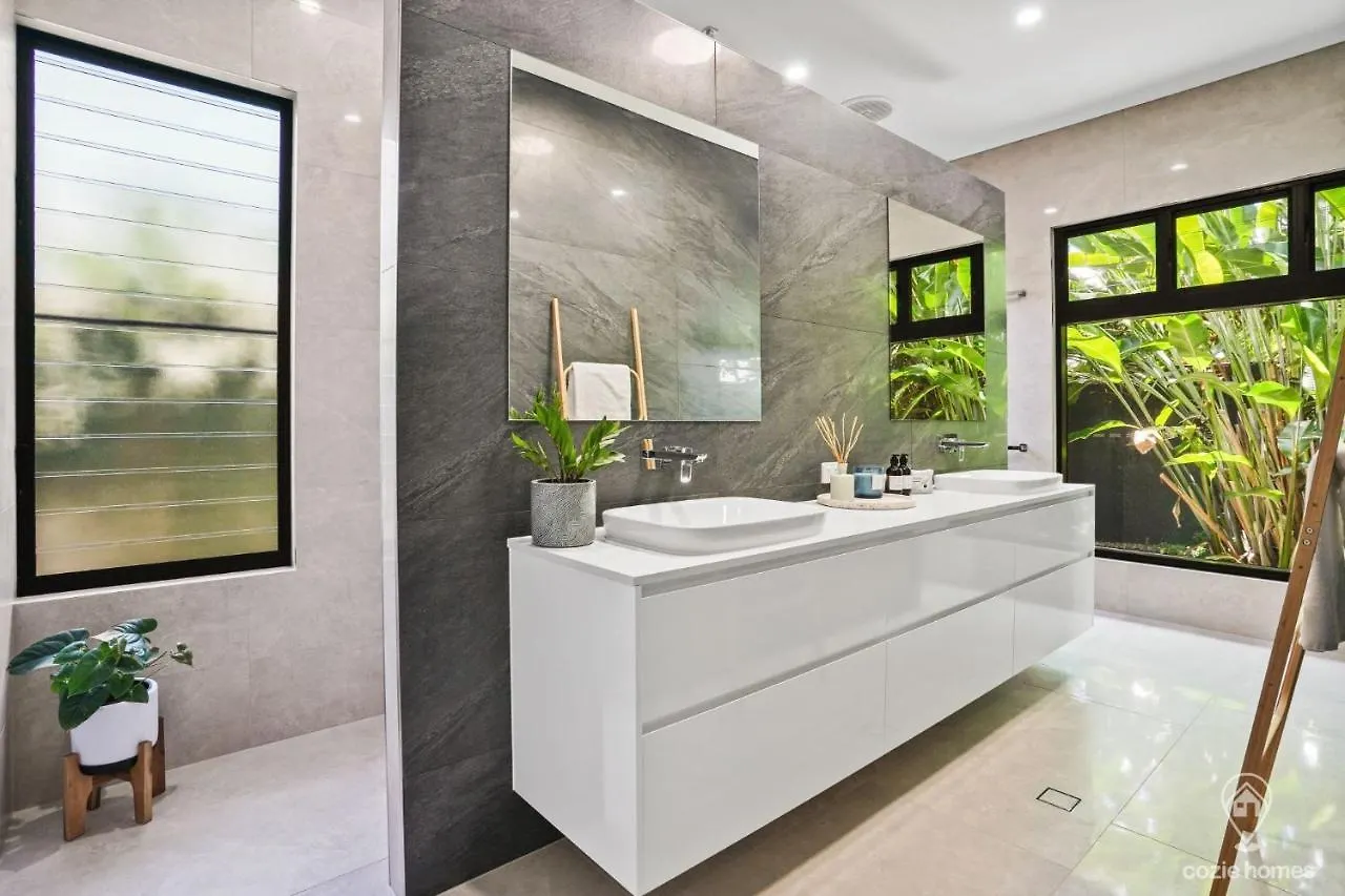 Semesterbostad House Heliconia - Luxury Living In Palm Cove Villa Australien